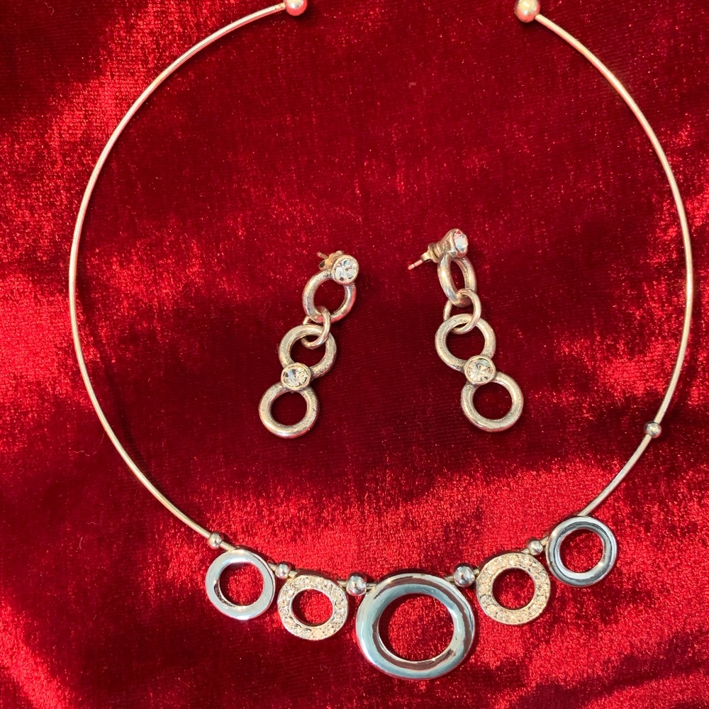 Choker necklace with stud earrings